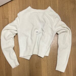 ALO Yoga Women's Off-White Crew Neck Sweater